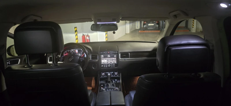 VW Touareg, снимка 10 - Автомобили и джипове - 52540621