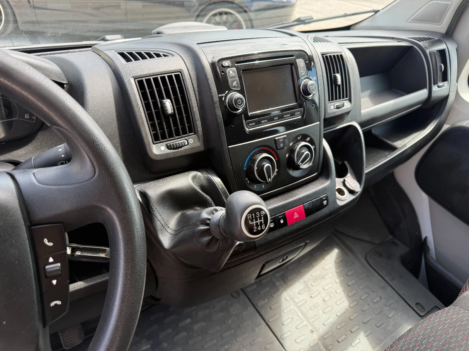 Peugeot Boxer 3.0HDI 180к.с. 3.34м. Климатик 7-местен , снимка 14 - Бусове и автобуси - 55034663