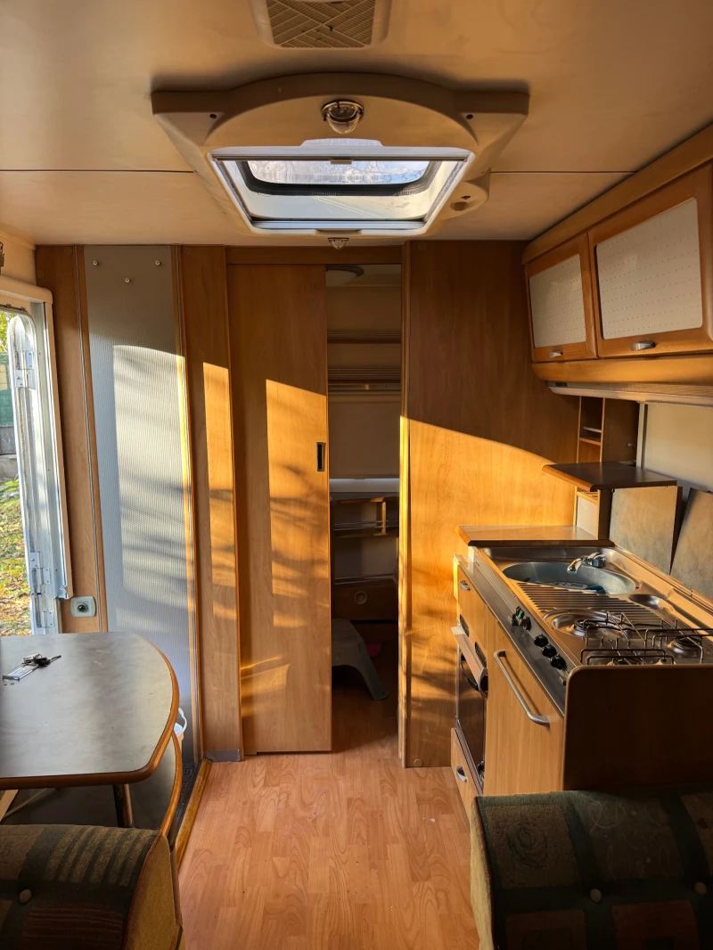 Каравана HYMER / ERIBA Nova, снимка 3 - Каравани и кемпери - 52858572
