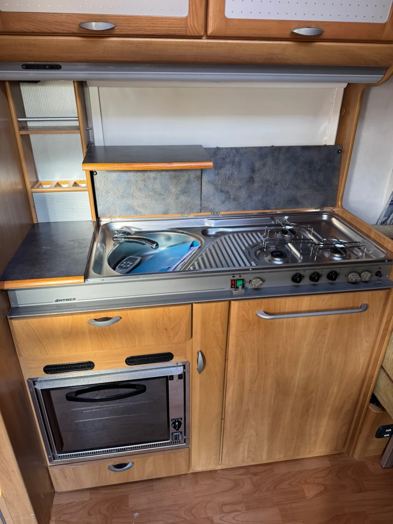 Каравана HYMER / ERIBA Nova, снимка 6 - Каравани и кемпери - 52858572