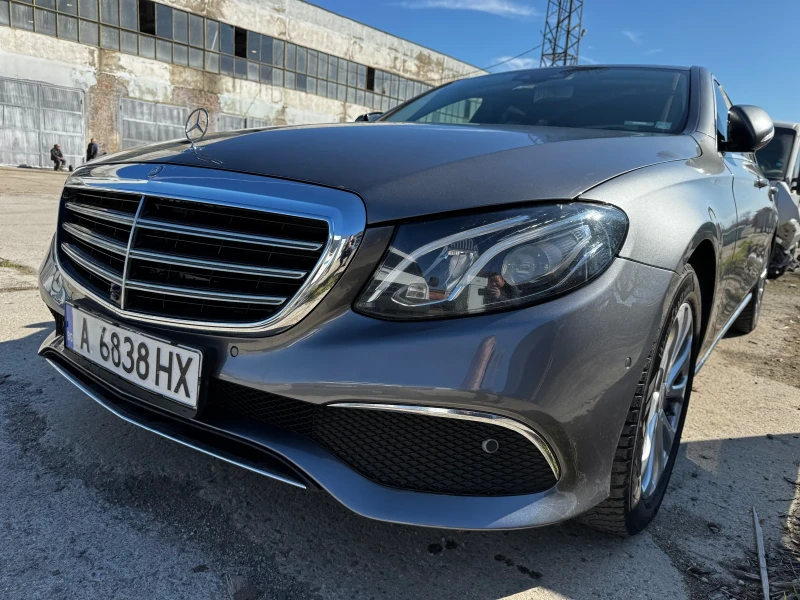 Mercedes-Benz E 220, снимка 1 - Автомобили и джипове - 49441218