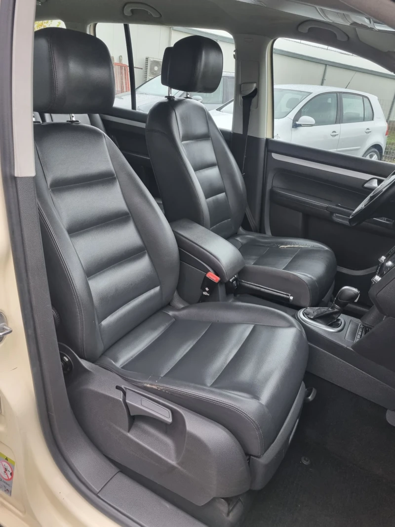 VW Touran 7 местен Автомат!, снимка 10 - Автомобили и джипове - 52558192