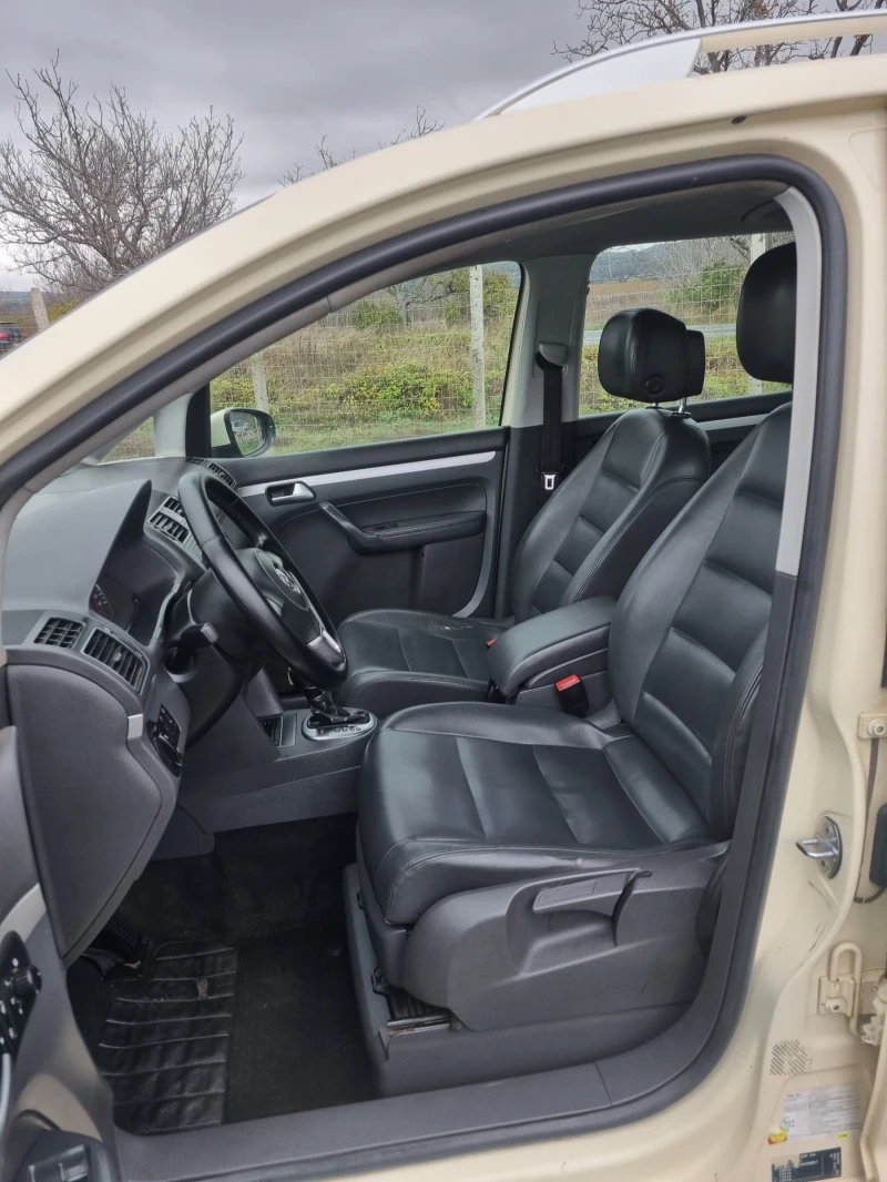 VW Touran 7 местен Автомат!, снимка 9 - Автомобили и джипове - 52558192