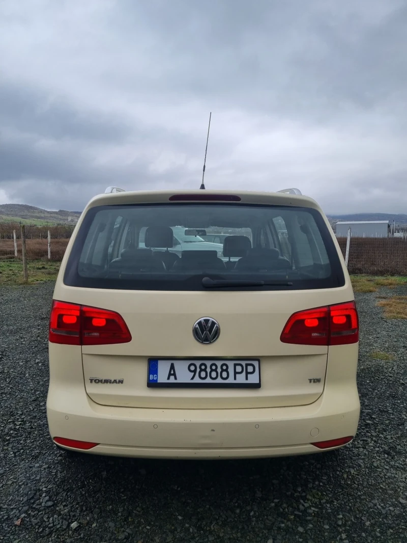 VW Touran 7 местен Автомат!, снимка 8 - Автомобили и джипове - 52558192