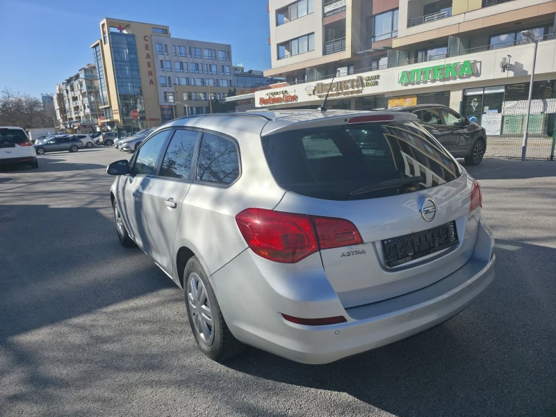Opel Astra 1.7 CDTI, снимка 4 - Автомобили и джипове - 53076489
