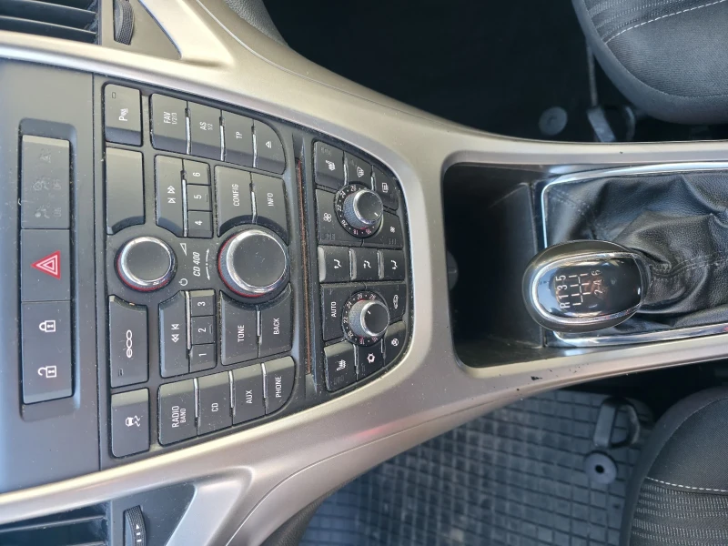 Opel Astra 1.7 CDTI, снимка 12 - Автомобили и джипове - 53076489