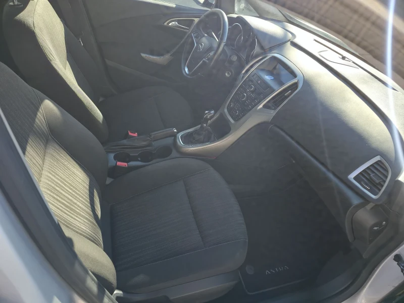 Opel Astra 1.7 CDTI, снимка 8 - Автомобили и джипове - 53076489
