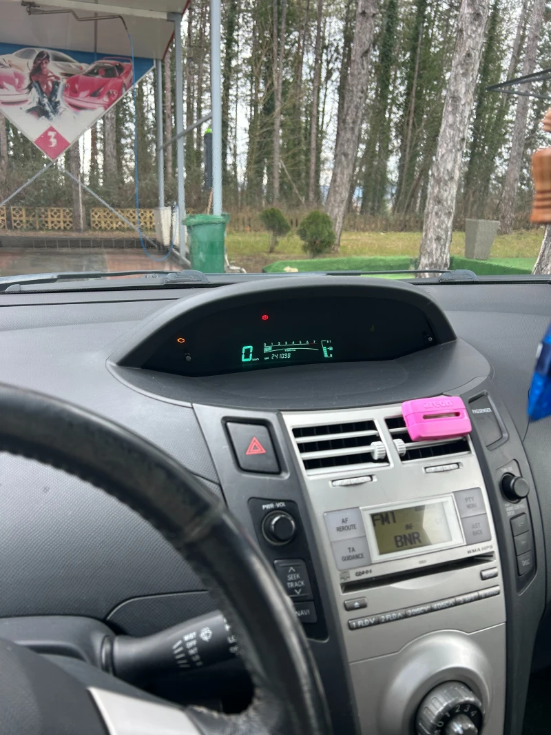 Toyota Yaris, снимка 15 - Автомобили и джипове - 53446411