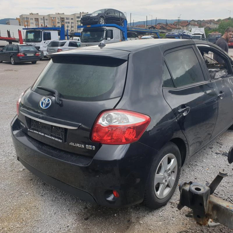 Toyota Auris 1.8 хибрид, снимка 2 - Автомобили и джипове - 29190550