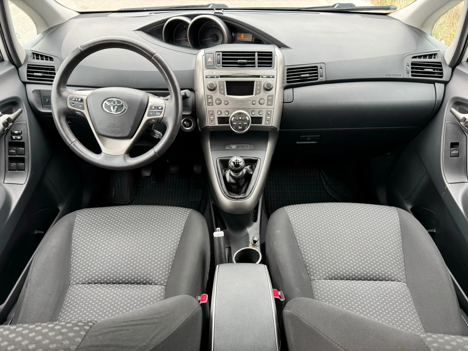 Toyota Verso 2.0 D-4D / KEYLESS / CAMERA / PODGREV / PARKTRONIC | Mobile.bg — изображение 9