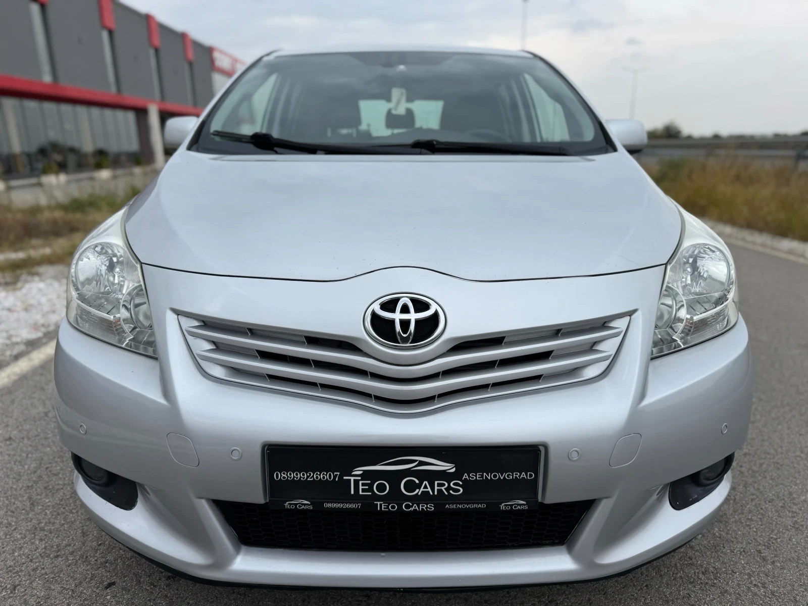 Toyota Verso 2.0 D-4D / KEYLESS / CAMERA / PODGREV / PARKTRONIC | Mobile.bg — изображение 2