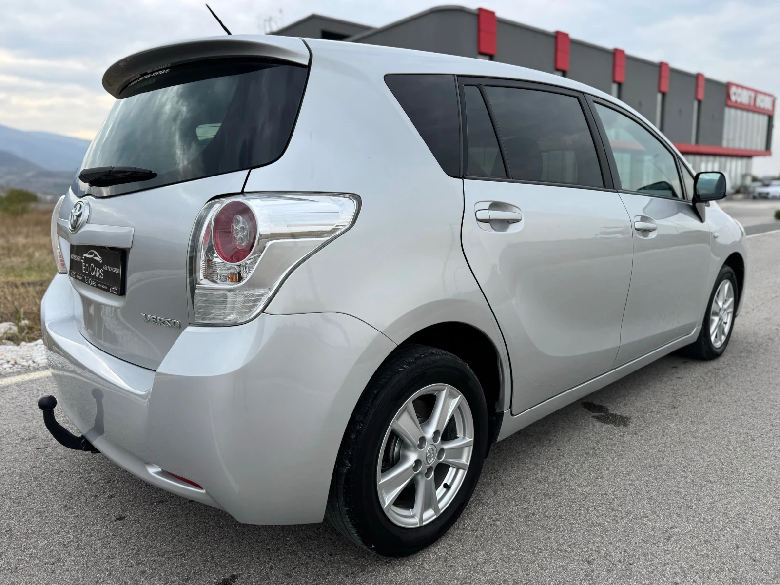 Toyota Verso 2.0 D-4D / KEYLESS / CAMERA / PODGREV / PARKTRONIC | Mobile.bg — изображение 7