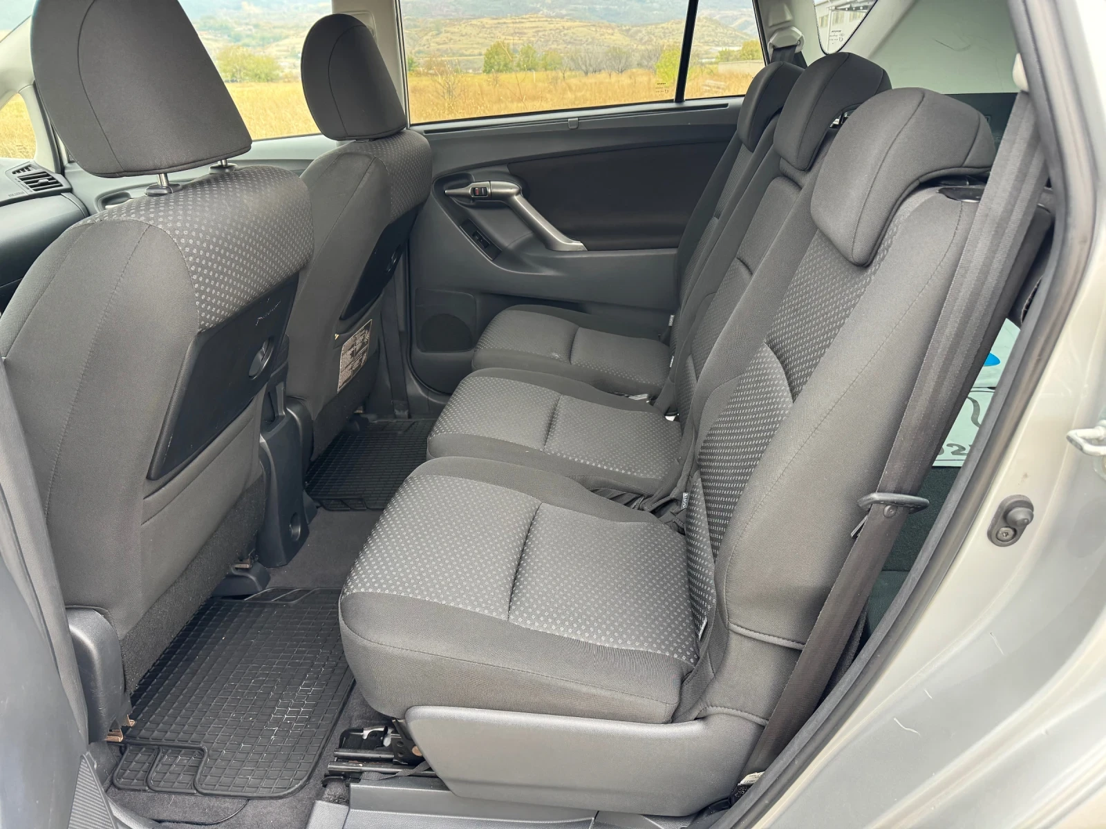 Toyota Verso 2.0 D-4D / KEYLESS / CAMERA / PODGREV / PARKTRONIC | Mobile.bg — изображение 11