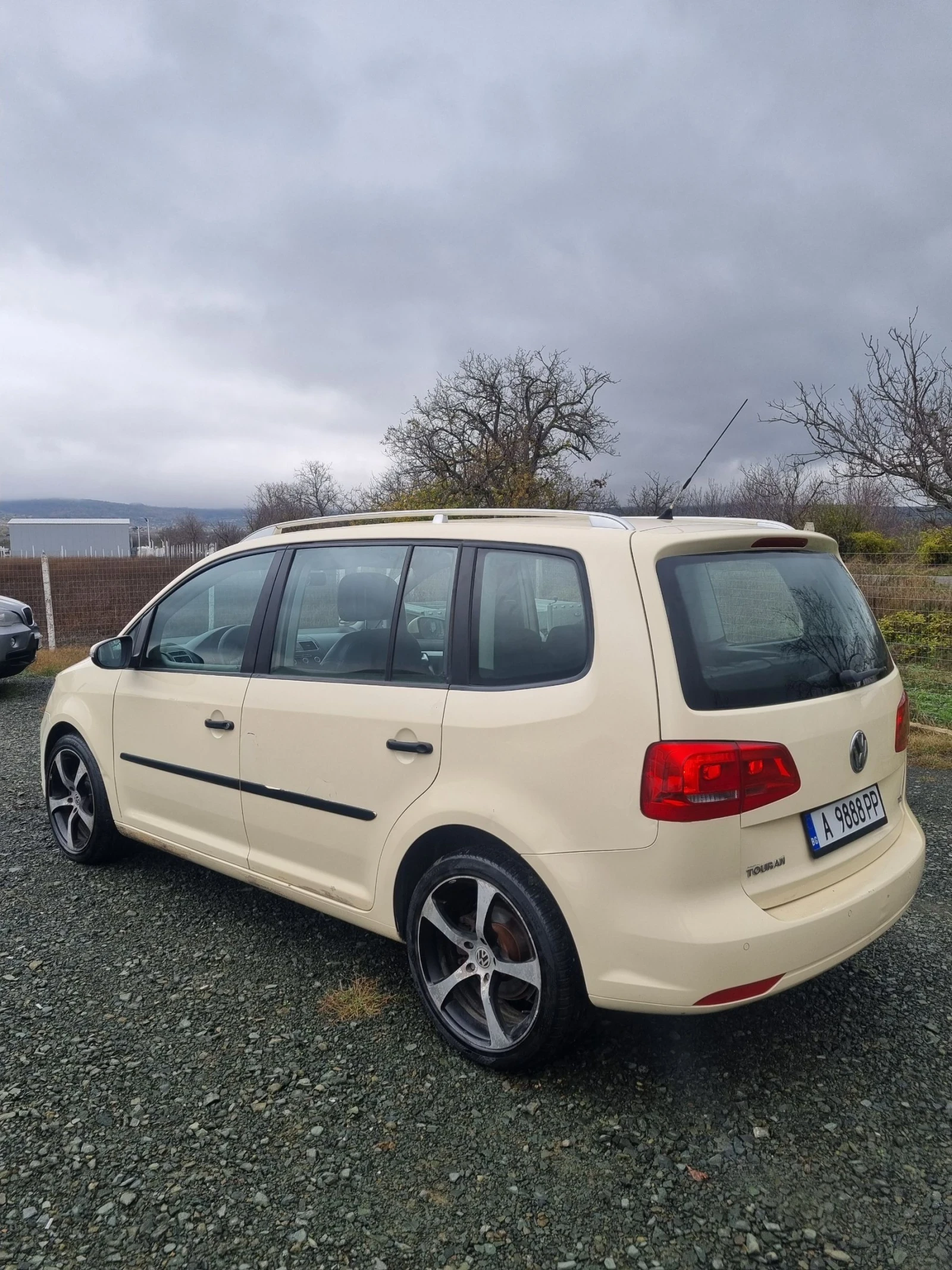 VW Touran 7 местен Автомат! - изображение 5