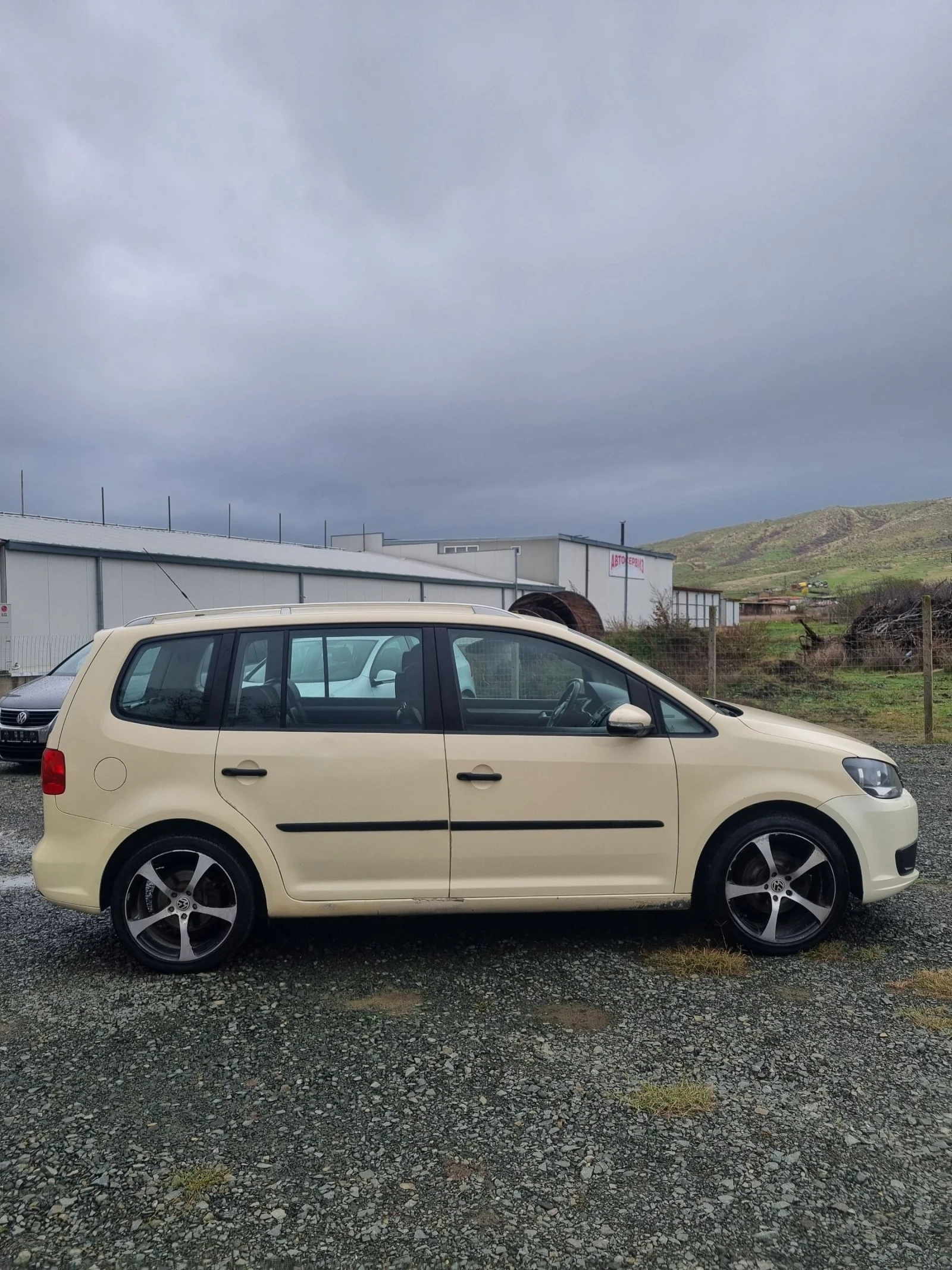 VW Touran 7 местен Автомат! - изображение 4