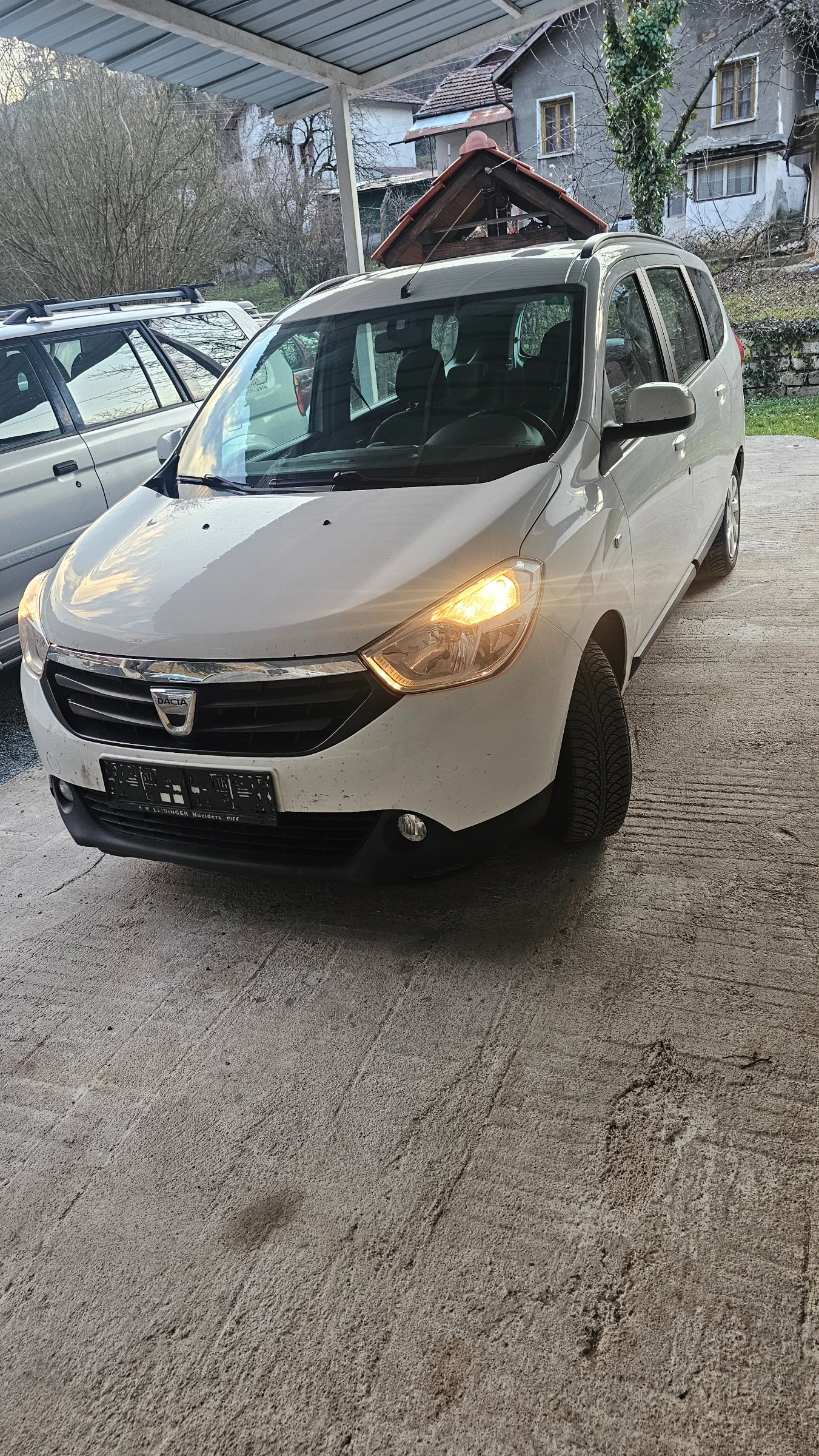 Dacia Lodgy, снимка 2 - Автомобили и джипове - 53911825