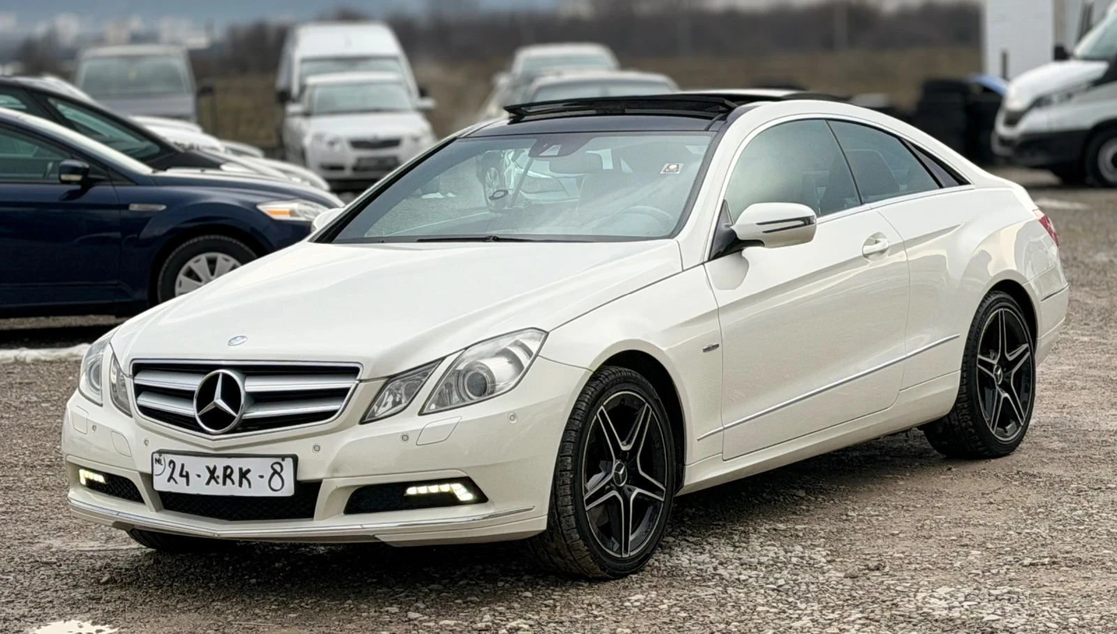 Mercedes-Benz E 350 3.5CDi 231кс * Камера* * Панорама* * Навигация* , снимка 3 - Автомобили и джипове - 53840839
