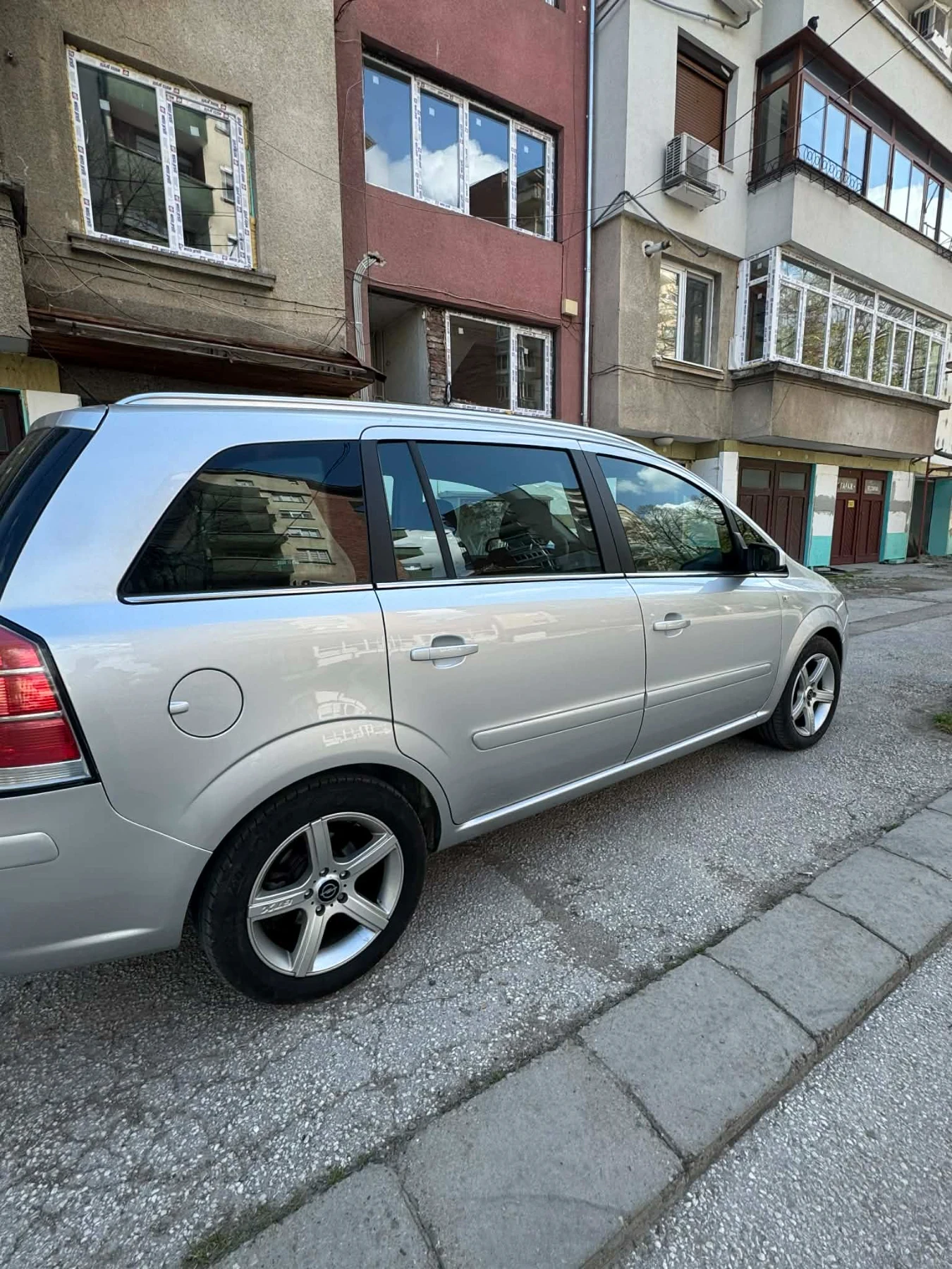 Opel Zafira, снимка 3 - Автомобили и джипове - 54234925