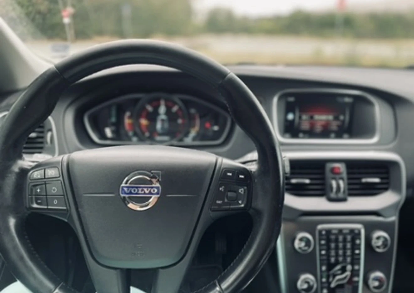 Volvo V40, снимка 7 - Автомобили и джипове - 55053092