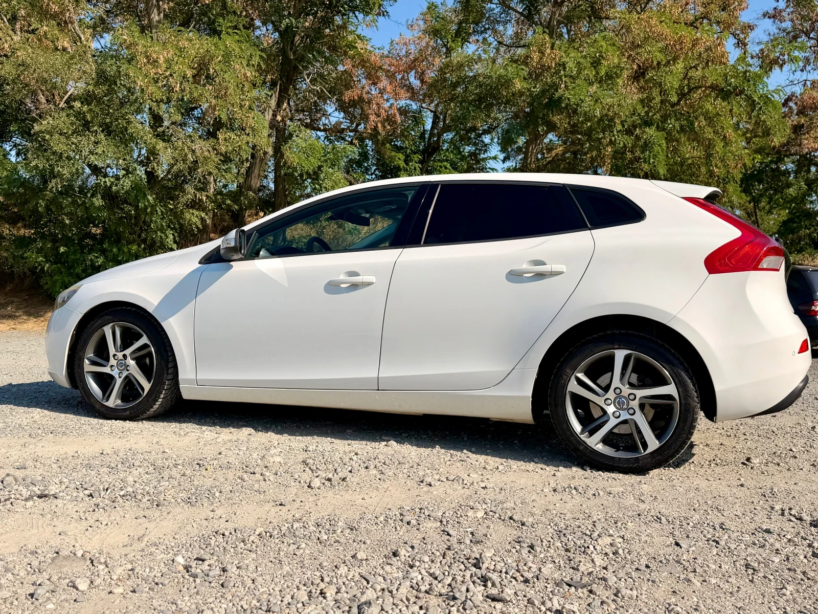Volvo V40, снимка 4 - Автомобили и джипове - 55468602