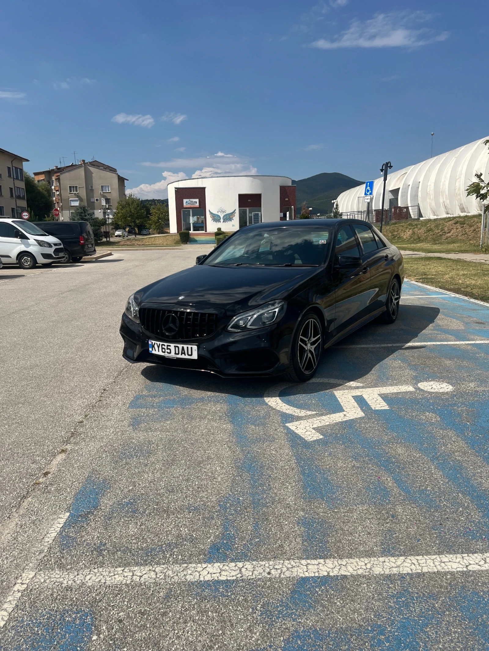 Mercedes-Benz E 220, снимка 6 - Автомобили и джипове - 55805460