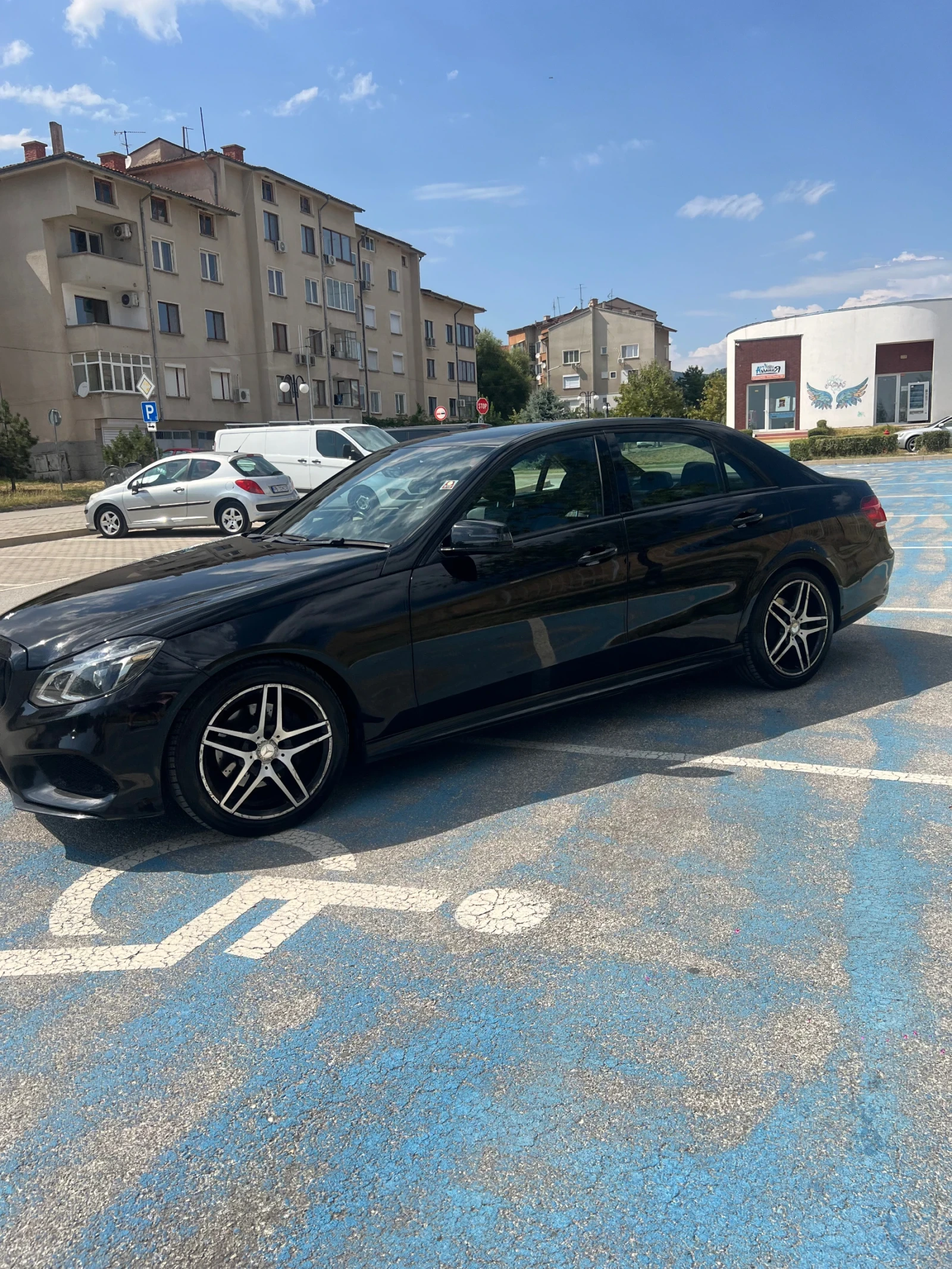 Mercedes-Benz E 220, снимка 5 - Автомобили и джипове - 55805460