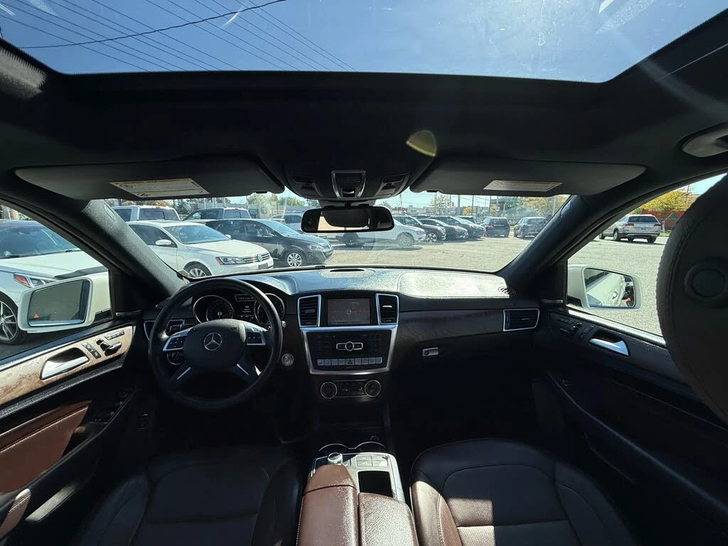 Mercedes-Benz ML 550 4MATIC AMG * КРАЙНА ЦЕНА* FULL MAX, снимка 9 - Автомобили и джипове - 56017369