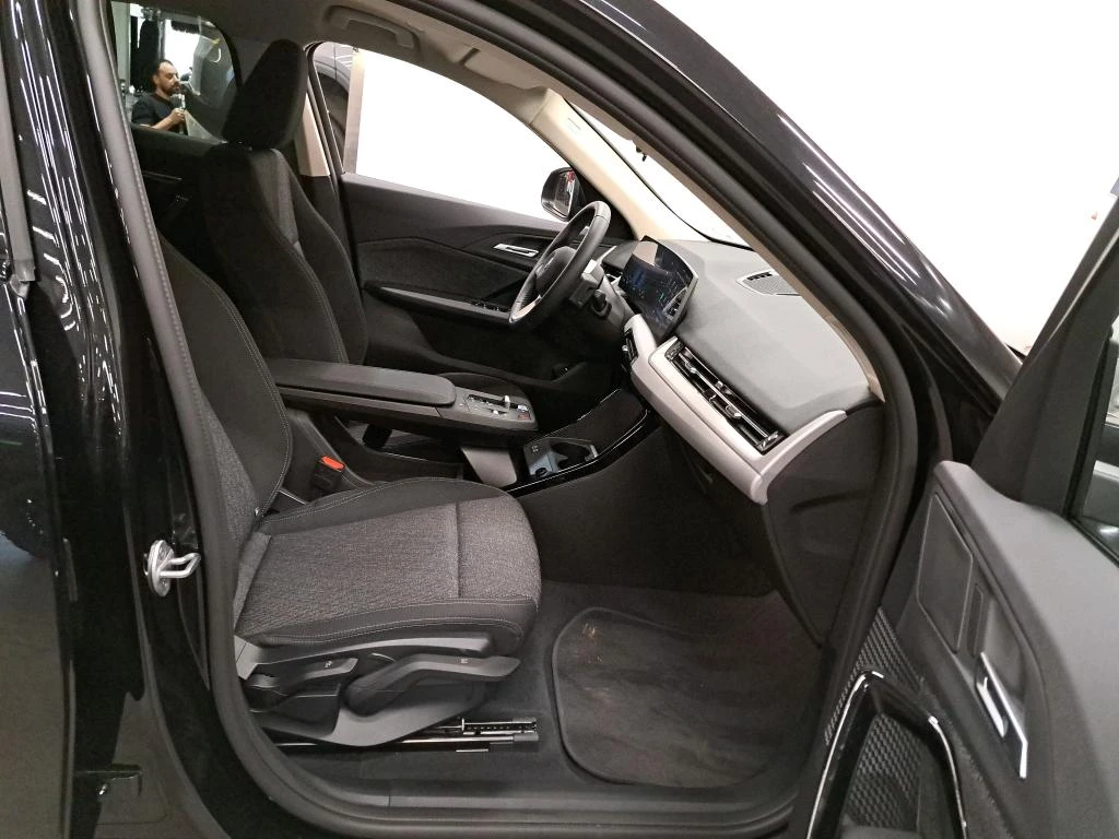 BMW iX2 xDrive30 LED Navi-Pro KeylessGo , снимка 3 - Автомобили и джипове - 56323229