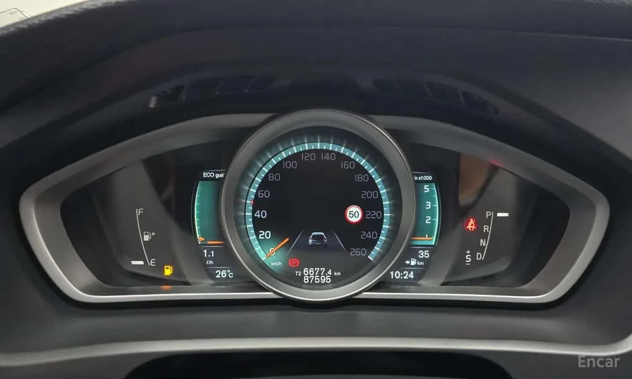 Volvo V40 * D4 * ФИНАНСИРАНЕ, снимка 8 - Автомобили и джипове - 56341589