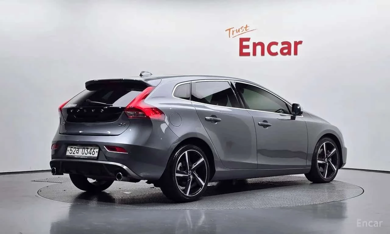 Volvo V40 * D4 * ФИНАНСИРАНЕ, снимка 2 - Автомобили и джипове - 56341589