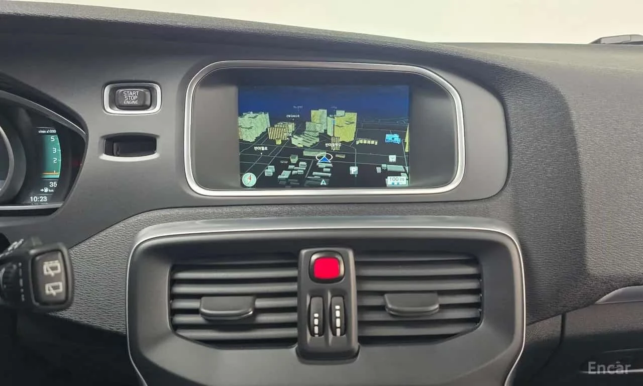 Volvo V40 * D4 * ФИНАНСИРАНЕ, снимка 15 - Автомобили и джипове - 56341589