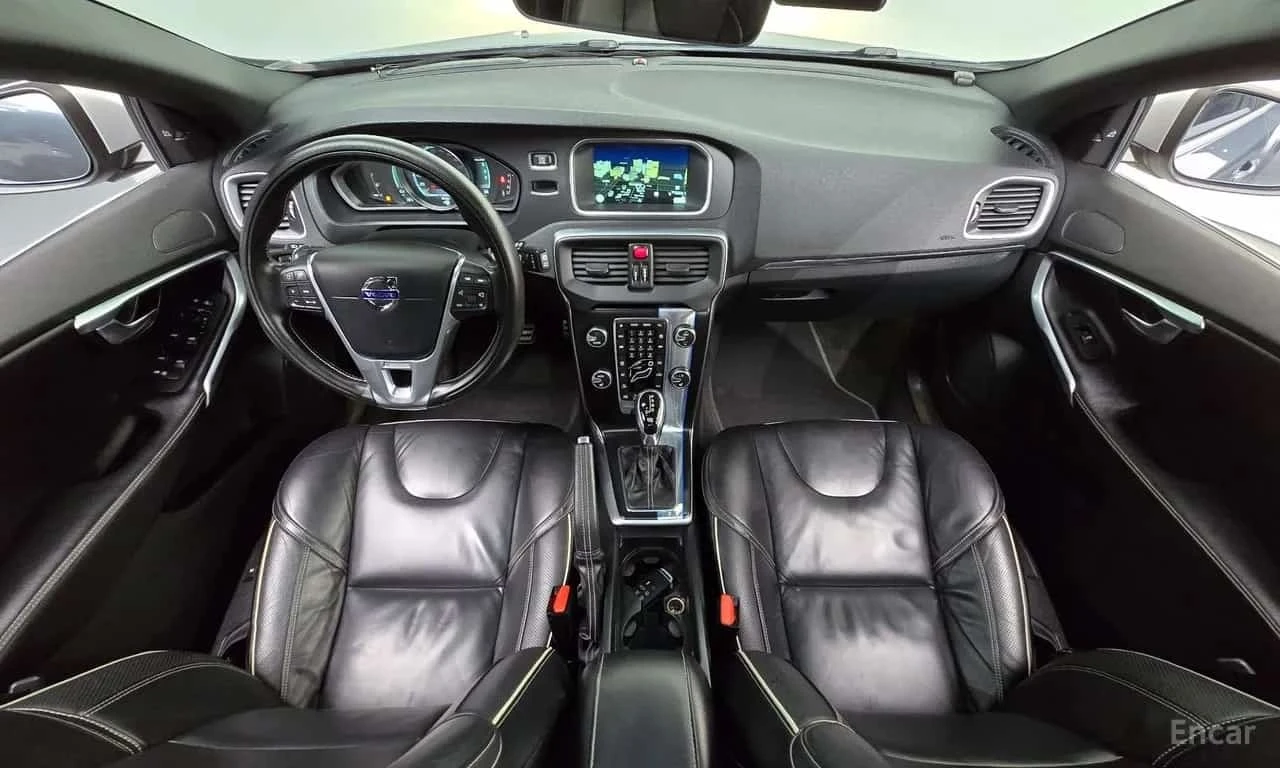 Volvo V40 * D4 * ФИНАНСИРАНЕ, снимка 7 - Автомобили и джипове - 56341589