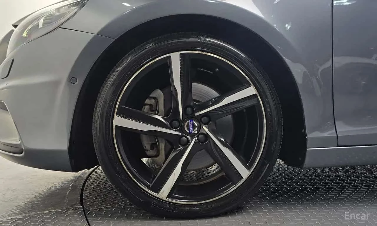 Volvo V40 * D4 * ФИНАНСИРАНЕ, снимка 5 - Автомобили и джипове - 56341589