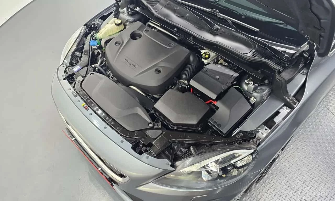 Volvo V40 * D4 * ФИНАНСИРАНЕ, снимка 6 - Автомобили и джипове - 56341589