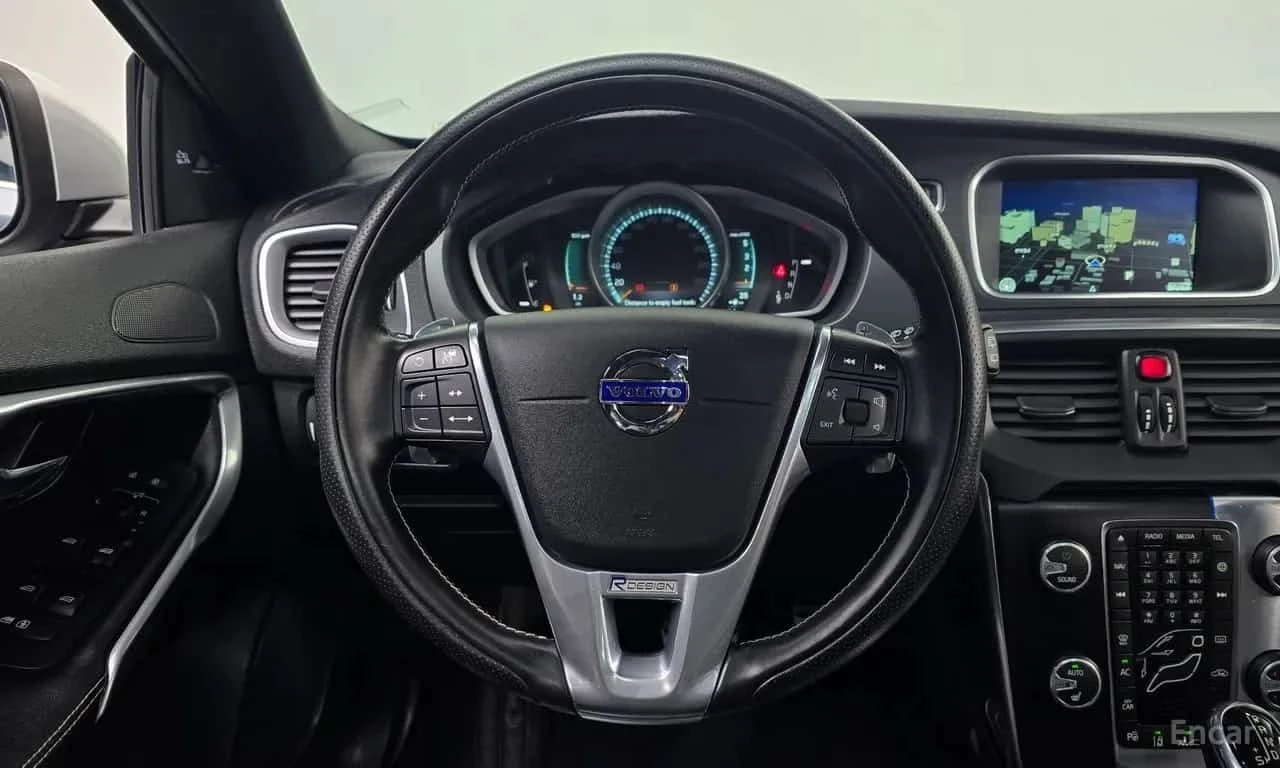Volvo V40 * D4 * ФИНАНСИРАНЕ, снимка 13 - Автомобили и джипове - 56341589