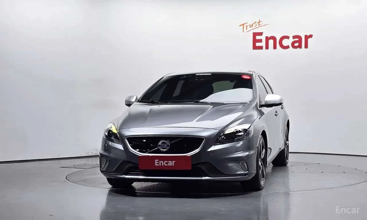 Volvo V40 * D4 * ФИНАНСИРАНЕ, снимка 3 - Автомобили и джипове - 56341589