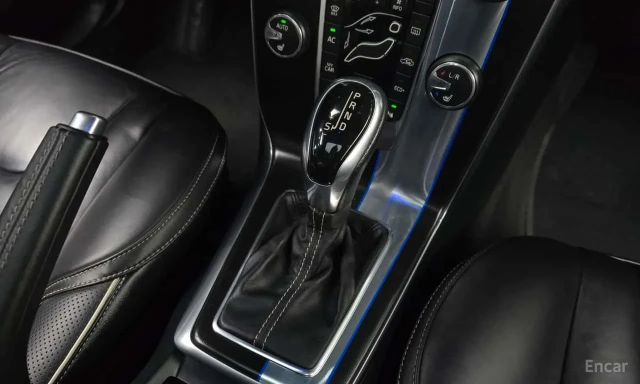 Volvo V40 * D4 * ФИНАНСИРАНЕ, снимка 9 - Автомобили и джипове - 56341589