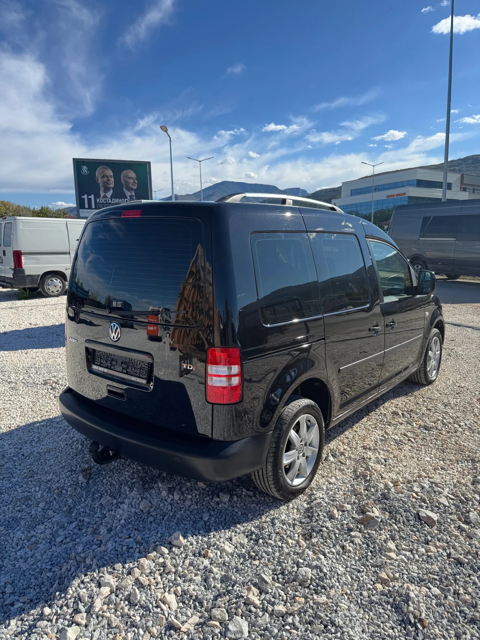 VW Caddy 1.6 tdi, снимка 5 - Автомобили и джипове - 56574563