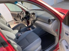 Toyota Rav4 2.0 D4D на реални км., снимка 13