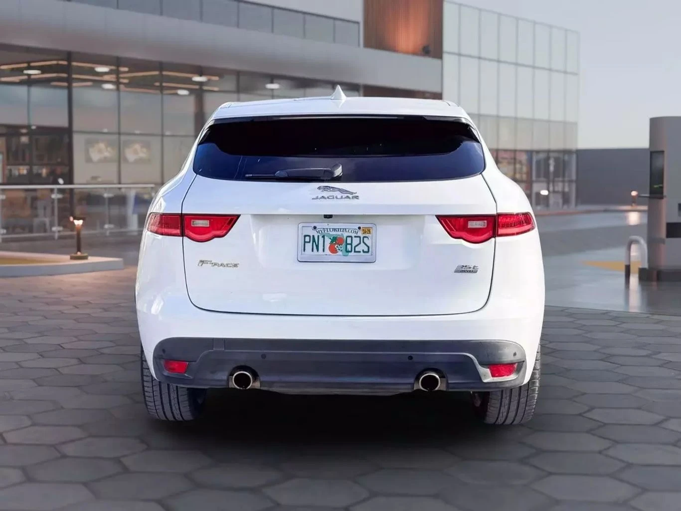 Jaguar F-PACE * R Sport Supercharged V6* * ЦЕНА ДО БГ* (CARFAX) - изображение 3
