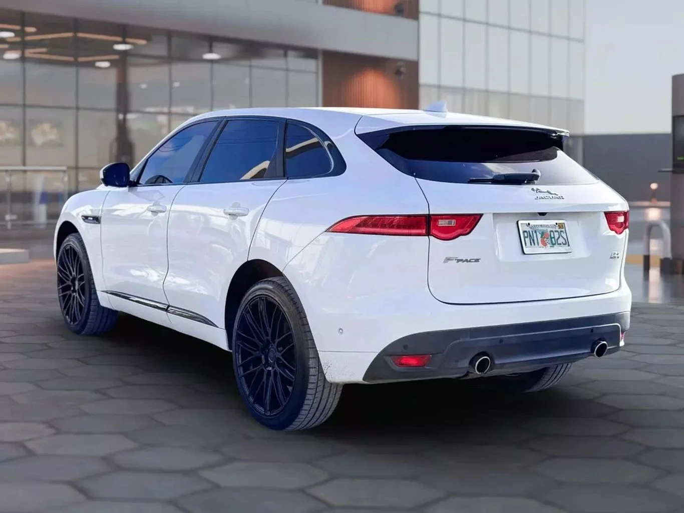 Jaguar F-PACE * R Sport Supercharged V6* * ЦЕНА ДО БГ* (CARFAX) - изображение 5
