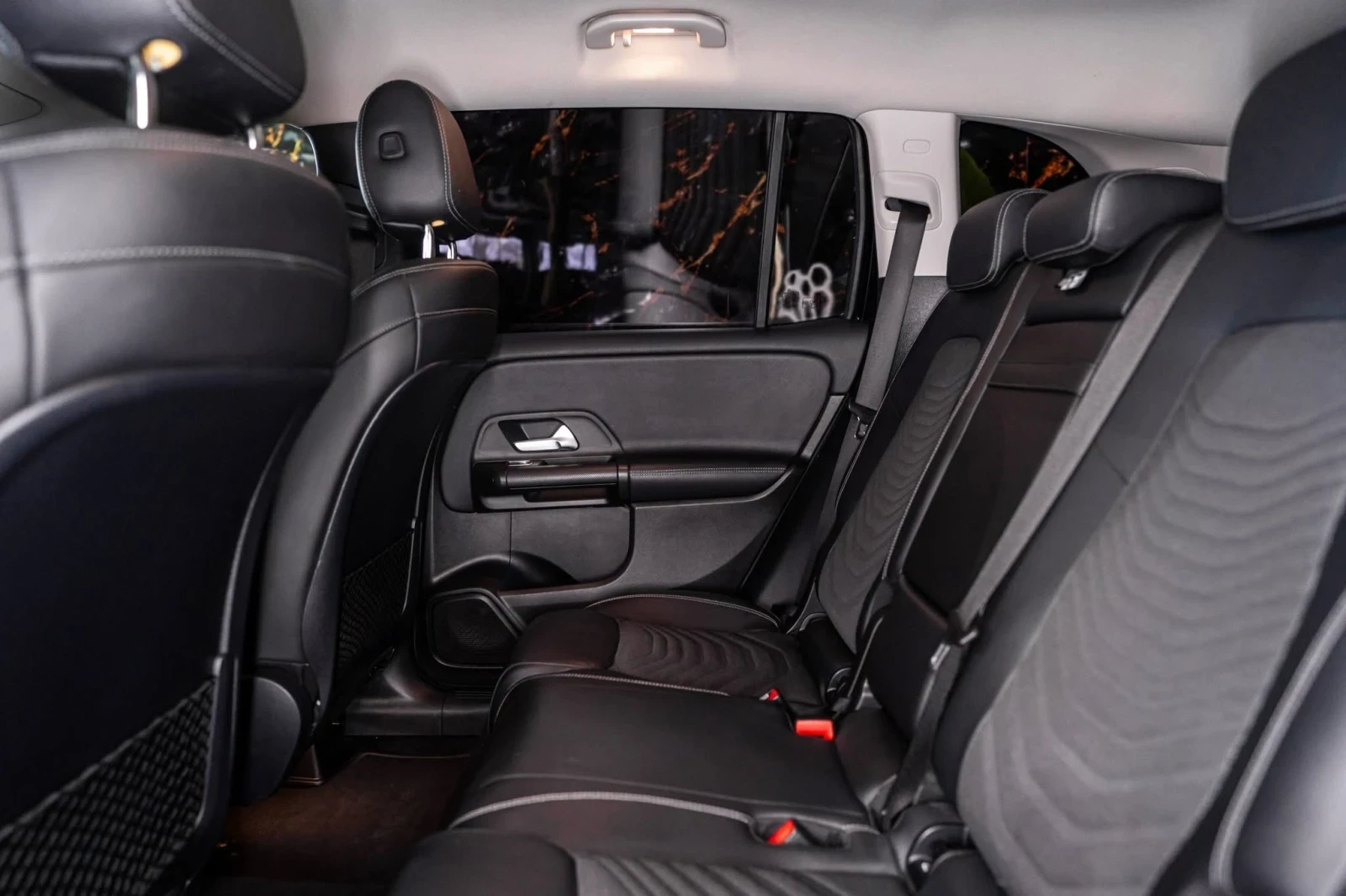 Mercedes-Benz GLB 250D FULL AMG LINE LED 360 ЛИЗИНГ 100%, снимка 15 - Автомобили и джипове - 54109774