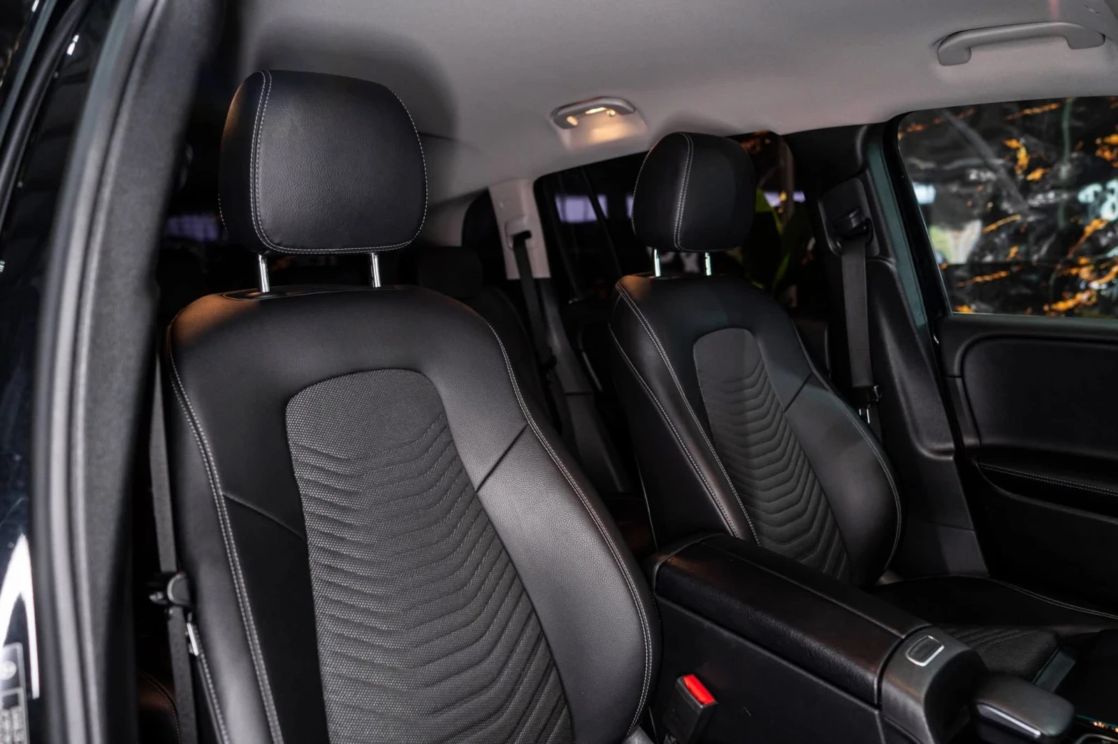 Mercedes-Benz GLB 250D FULL AMG LINE LED 360 ЛИЗИНГ 100%, снимка 13 - Автомобили и джипове - 54109774