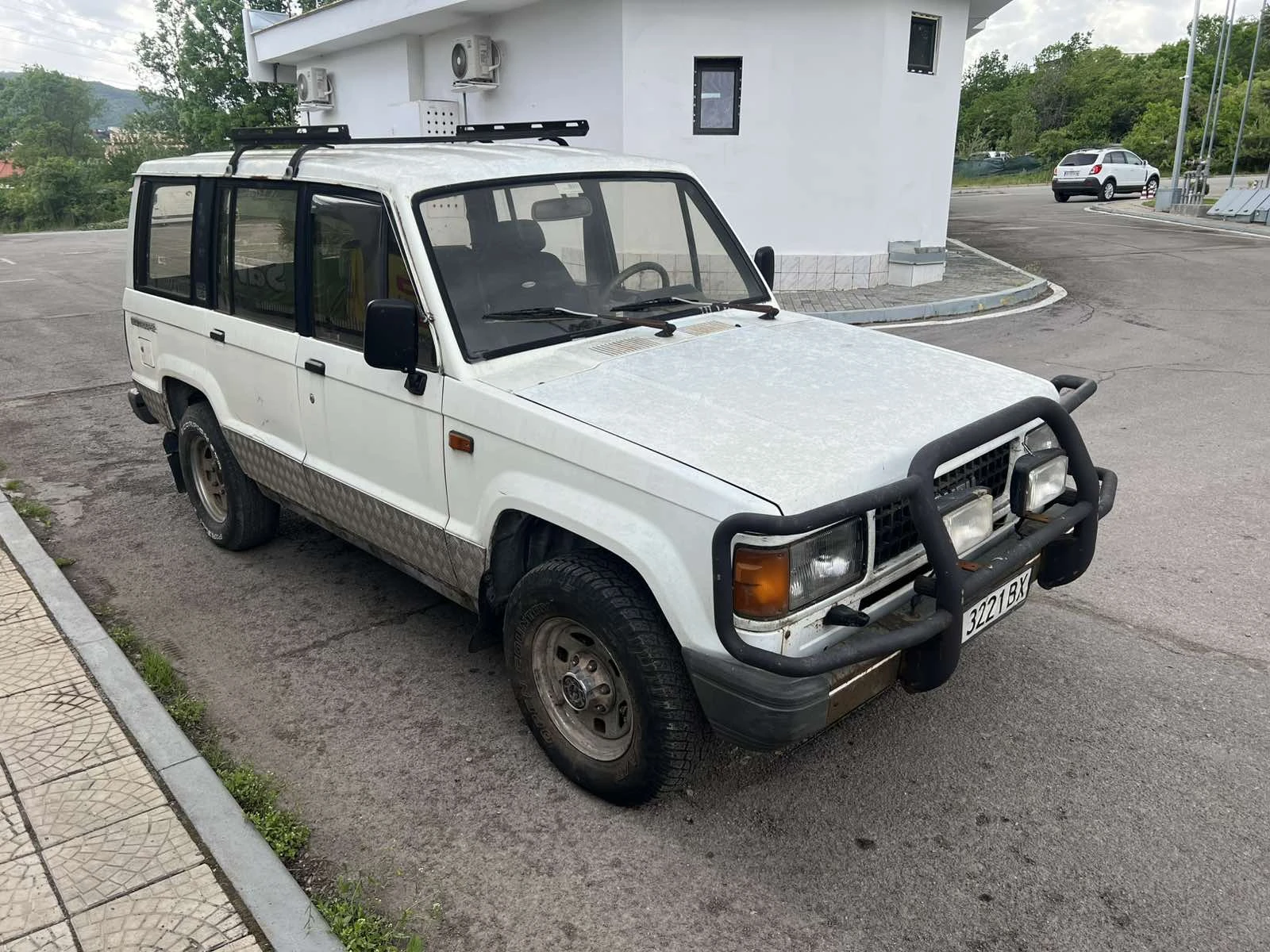 Isuzu Trooper Дълга база, снимка 3 - Автомобили и джипове - 56327267