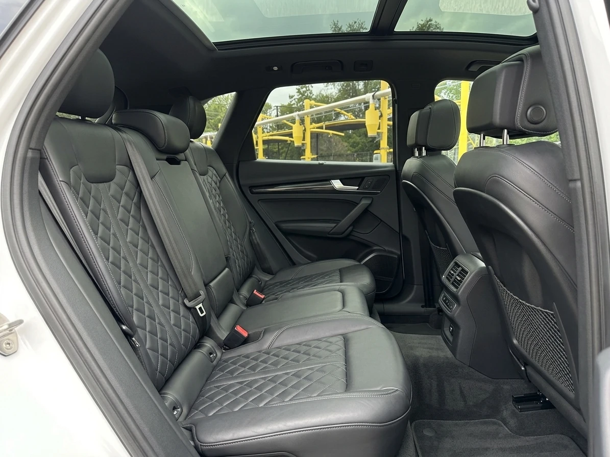 Audi SQ5 360 КАМЕРИ* ДИСТРОНИК* LАNE ASSIST* КРАЙНА ЦЕНА* , снимка 9 - Автомобили и джипове - 56564800