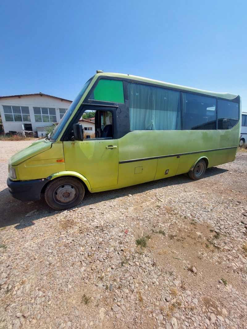 Iveco Daily Пътнически, снимка 2 - Бусове и автобуси - 43429256