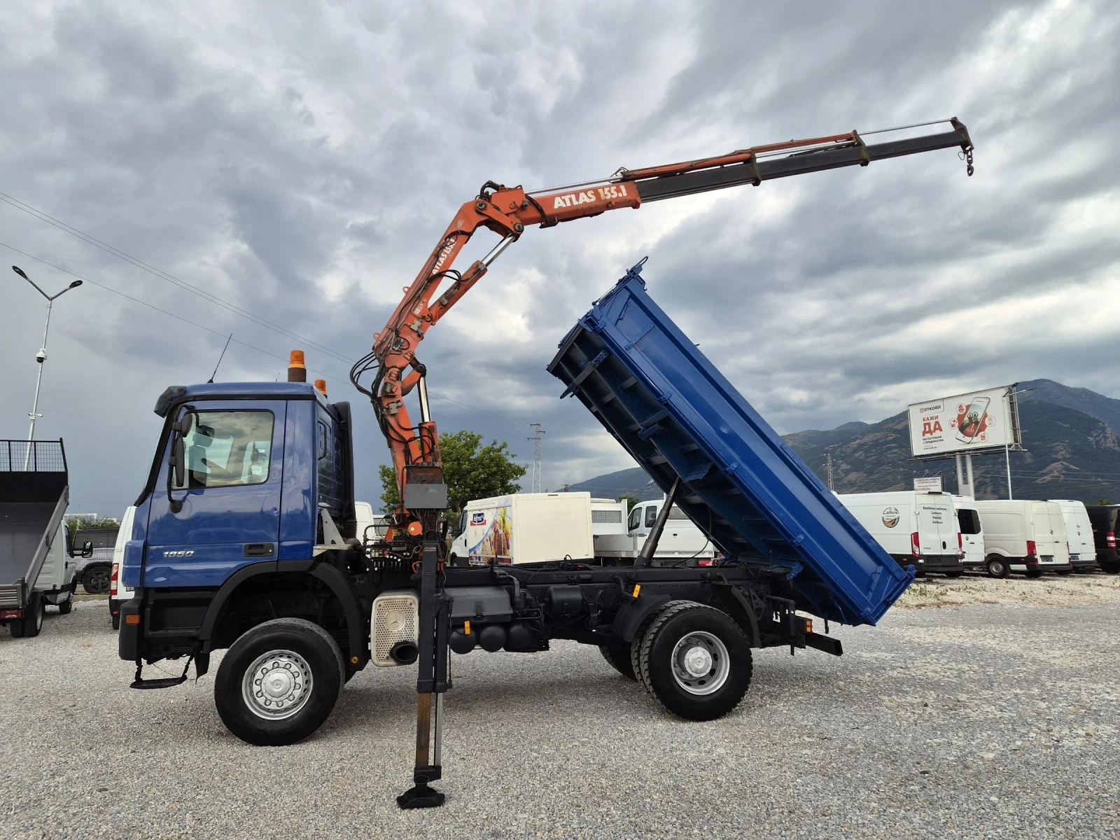 Mercedes-Benz Actros 1850 * V8 * 4 x 4 * ATLAS 155.1 * Самосвал с Кран, снимка 2 - Камиони - 55251815