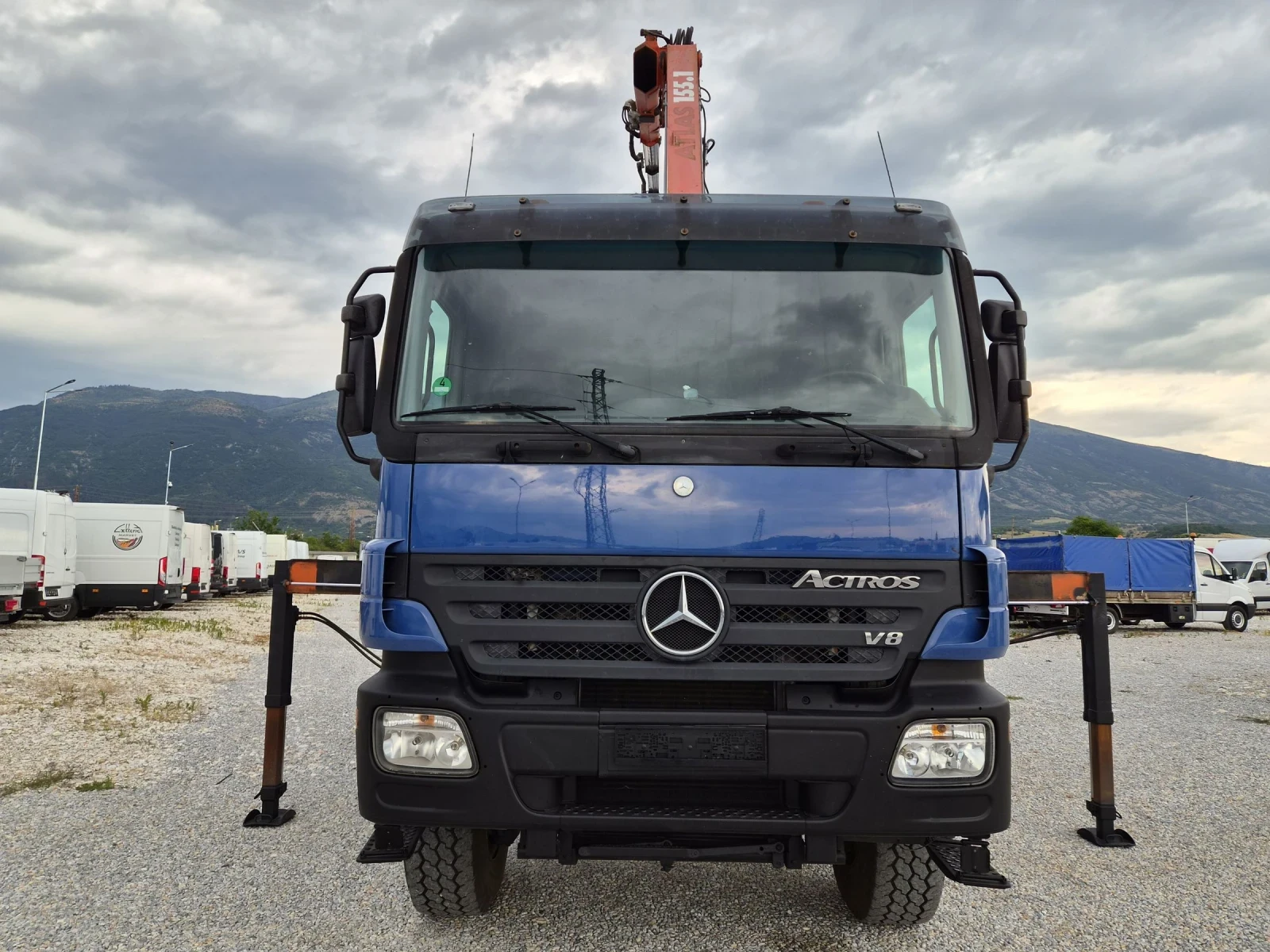 Mercedes-Benz Actros 1850 * V8 * 4 x 4 * ATLAS 155.1 * Самосвал с Кран, снимка 8 - Камиони - 55251815