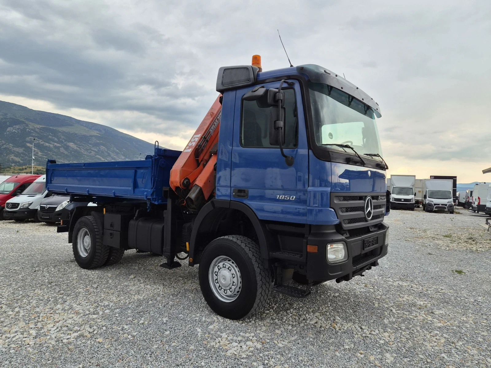 Mercedes-Benz Actros 1850 * V8 * 4 x 4 * ATLAS 155.1 * Самосвал с Кран, снимка 17 - Камиони - 55251815