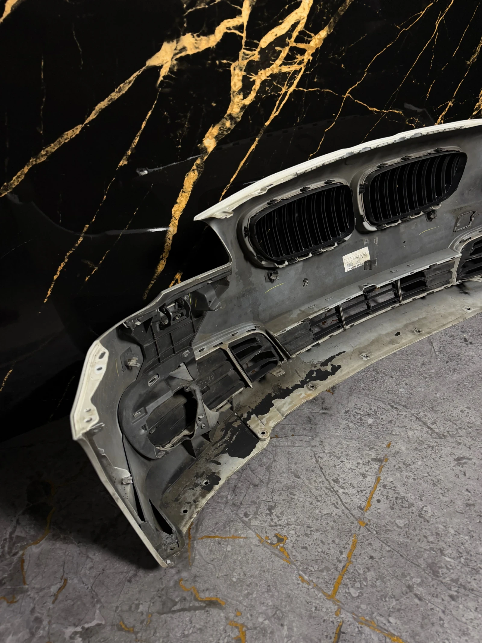 Предна Броня за BMW F10 Оригинална, снимка 3 - Части - 54272470